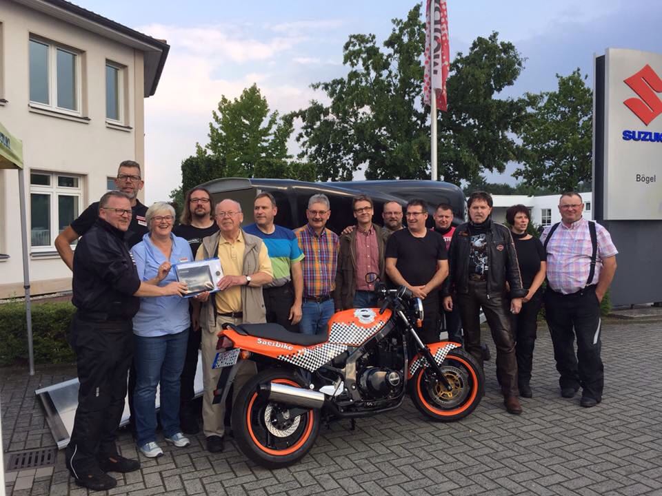 &Uuml;bergabe des Projektbikes bei Motorrad B&ouml;gel vollzogen